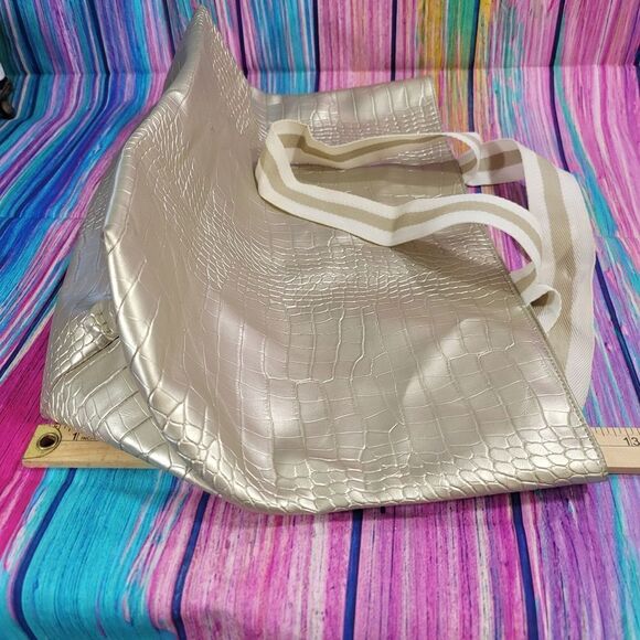 Saks Fifth Avenue Metallic Gold Shopping Tote or Shoulder Bag - Picture 10 of 16